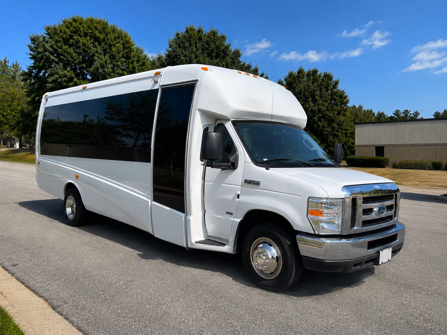 shuttle your guests between hotel blocks and your clarksville venue