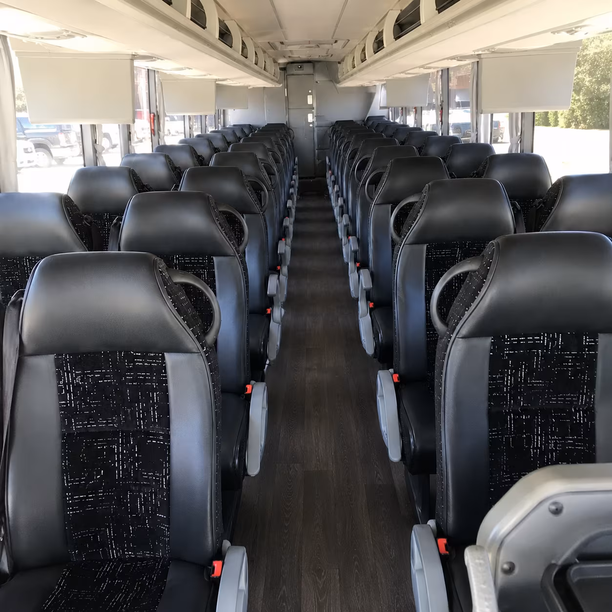 shuttle your team between clarksville and nashville international airport
