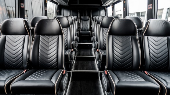 15 passenger minibus rental brentwood