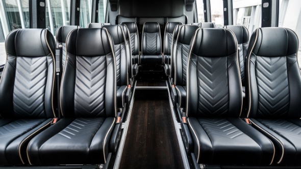 18 passenger minibus rental bowling green