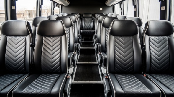 28 passenger minibus rental brentwood