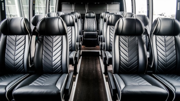 35 passenger minibus rental brentwood